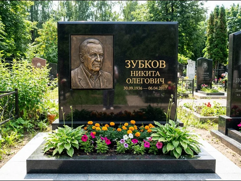 Памятник с барельефом — выполненная работа 19 в Норильске