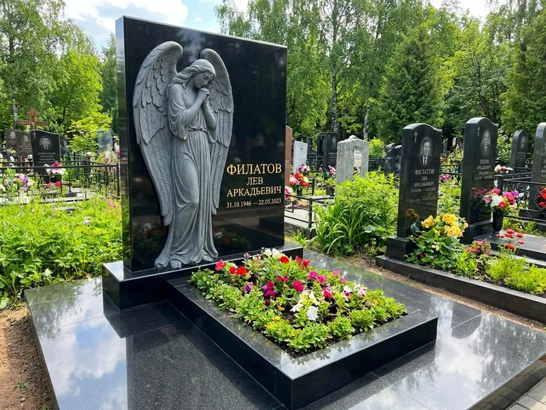 Памятник с барельефом — выполненная работа 31 в Норильске