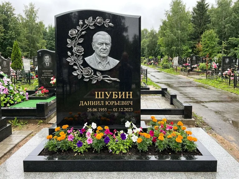 Памятник с барельефом — выполненная работа 34 в Норильске