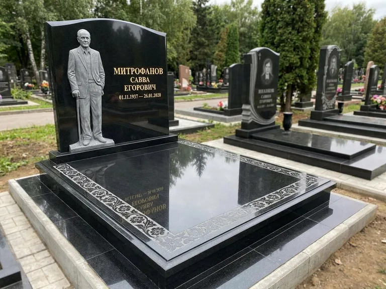 Памятник с барельефом — выполненная работа 48 в Норильске
