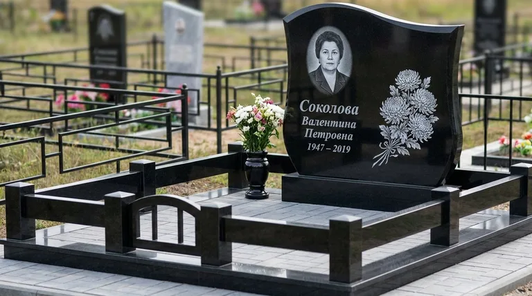 Памятник с гравировкой хризантем — выполненная работа «Соколова» в Норильске