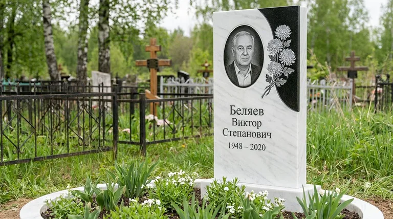 Памятник с гравировкой хризантем — выполненная работа «Беляев» в Норильске