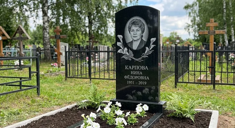 Памятник с гравировкой калл — выполненная работа «Карпова» в Норильске