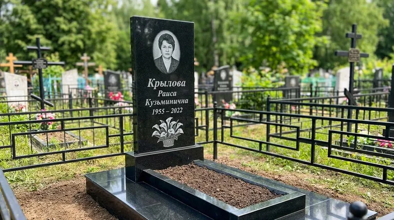 Памятник с гравировкой калл — выполненная работа «Крылова» в Норильске
