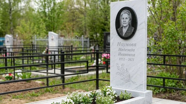 Памятник с гравировкой ландышей — выполненная работа «Наумова» в Норильске