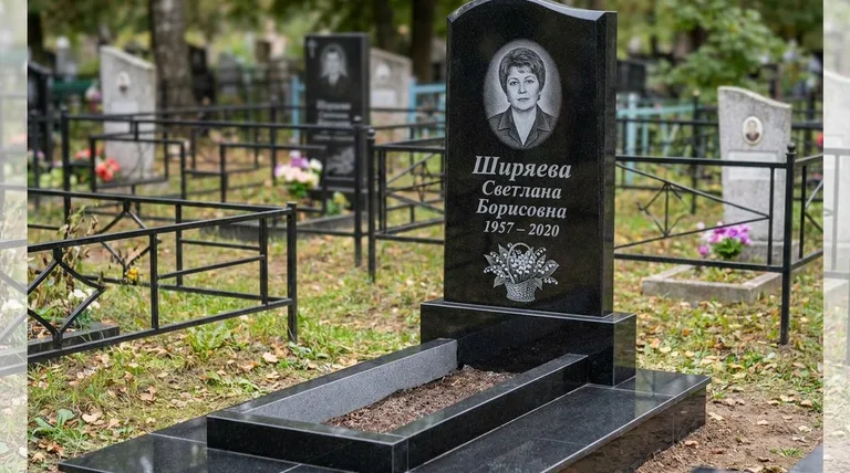Памятник с гравировкой ландышей — выполненная работа «Ширяева» в Норильске