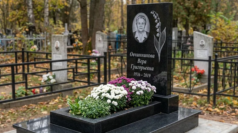 Памятник с гравировкой ландышей — выполненная работа «Овчинникова» в Норильске