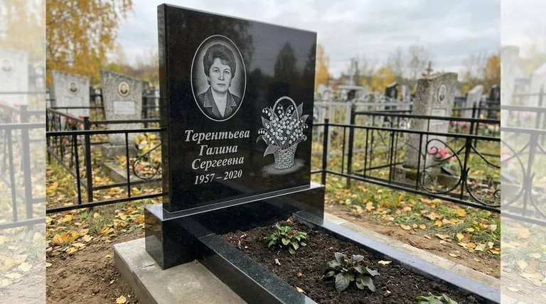 Памятник с гравировкой ландышей — выполненная работа «Терентьева» в Норильске