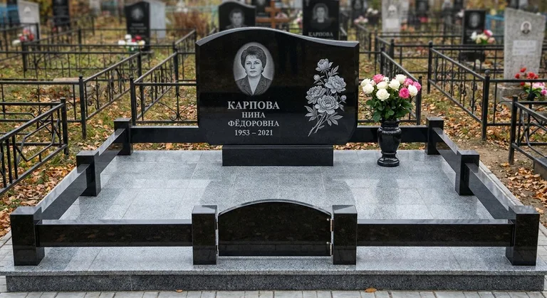 Памятник с гравировкой пионов — выполненная работа «Карпова» в Норильске