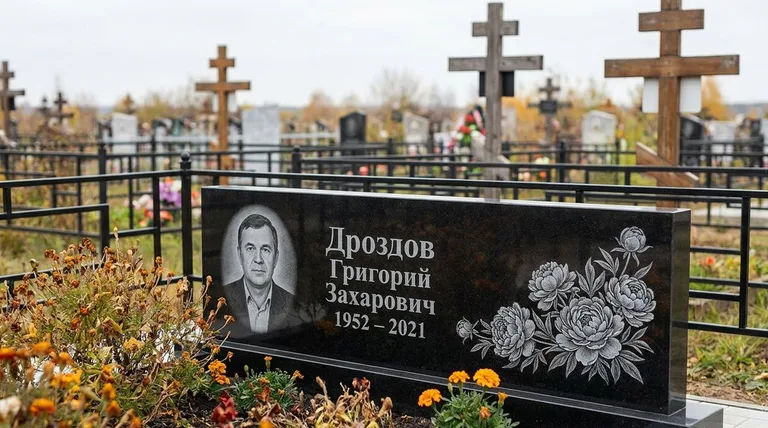 Памятник с гравировкой пионов — выполненная работа «Дроздов» в Норильске