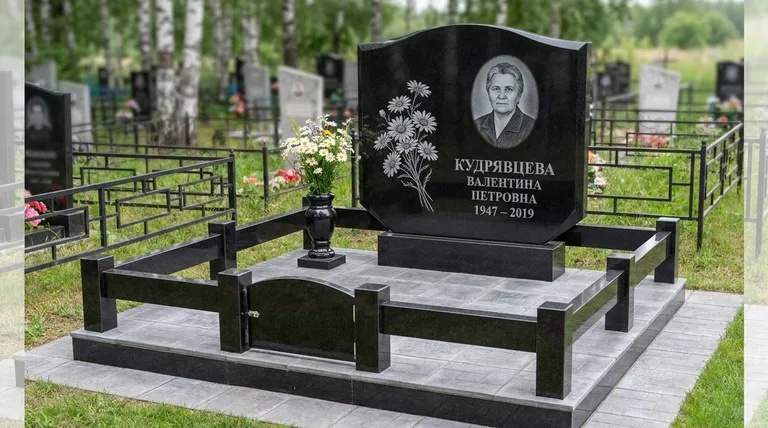 Памятник с гравировкой ромашек — выполненная работа «Кудрявцева» в Норильске