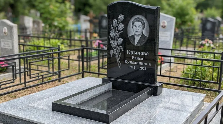 Памятник с гравировкой тюльпанов — выполненная работа «Крылова» в Норильске