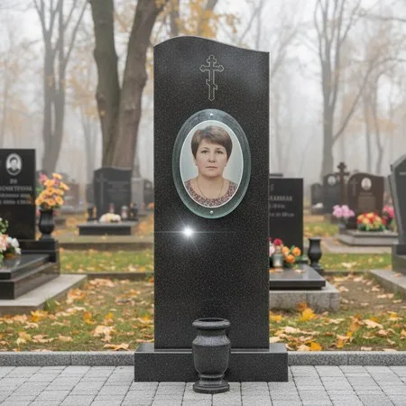 Овальный портрет на стекле 240×300 мм на памятнике в Норильске