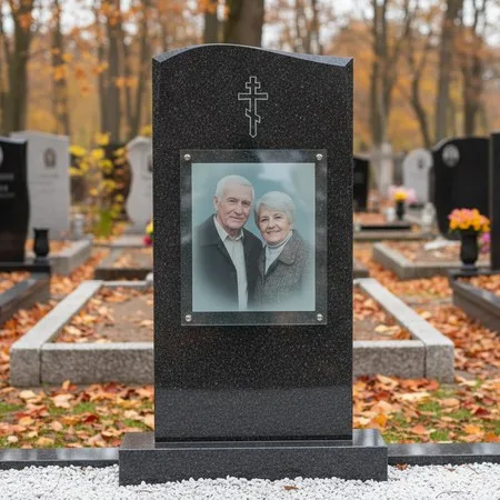 Портрет на стекле 400×600 мм в полный рост на памятнике в Норильске