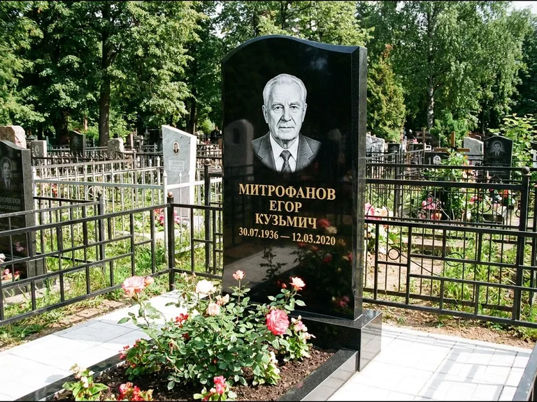 Гравировка портрета на чёрном граните — выполненная работа 29 в Норильске