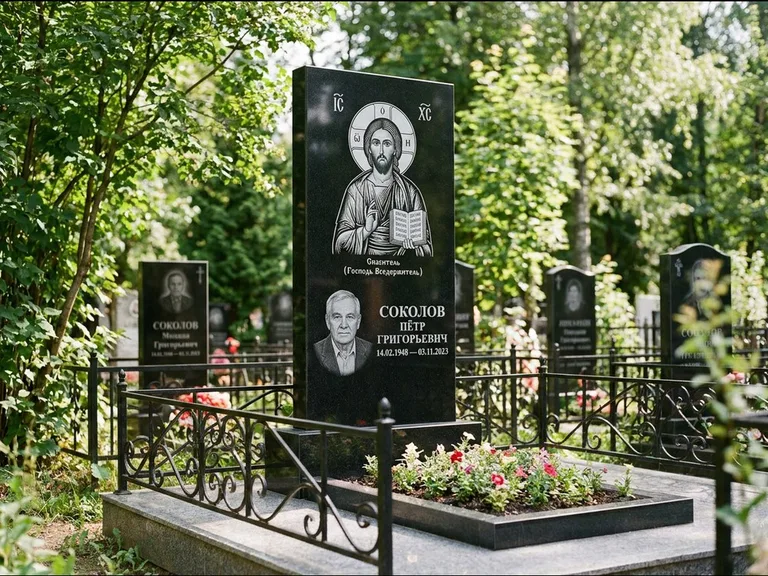 Памятник с гравировкой иконы — икона Спаса Вседержителя над именем усопшего, работа «Воронцова» в Норильске