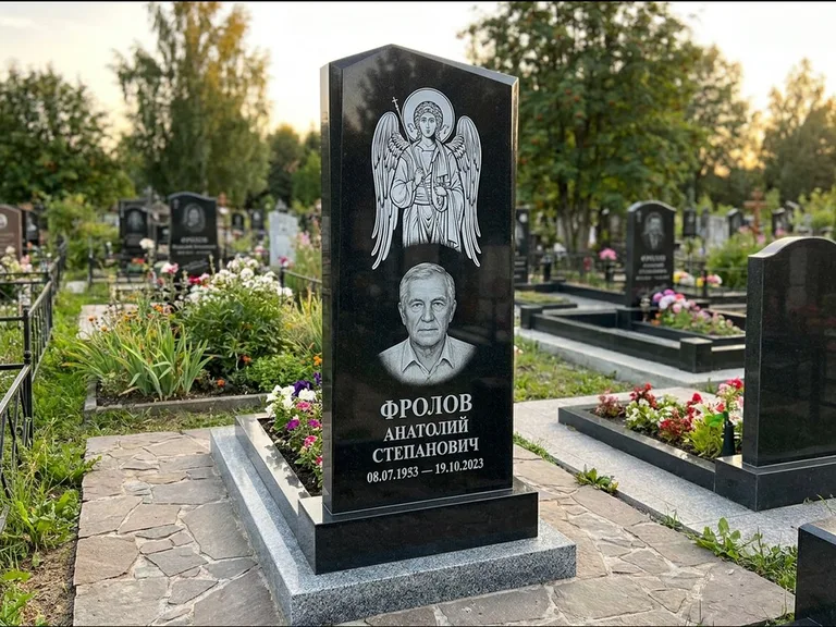 Памятник с гравировкой иконы — Владимирская икона Божией Матери с Младенцем, работа «Мельникова» в Норильске