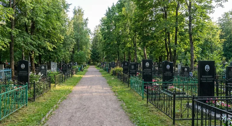 Лесное кладбище