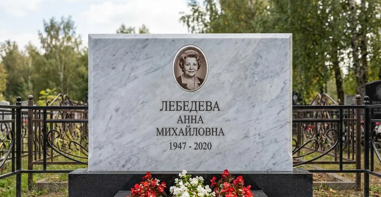 Мраморный памятник, Памятники мастерской «Мастер Каменев» на кладбищах Екатеринбурга