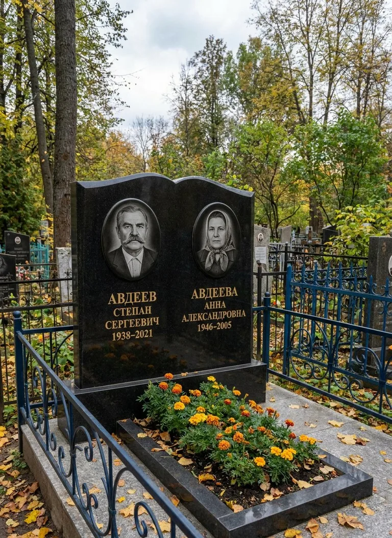 Аллея на Лазаревском кладбище в Сочи