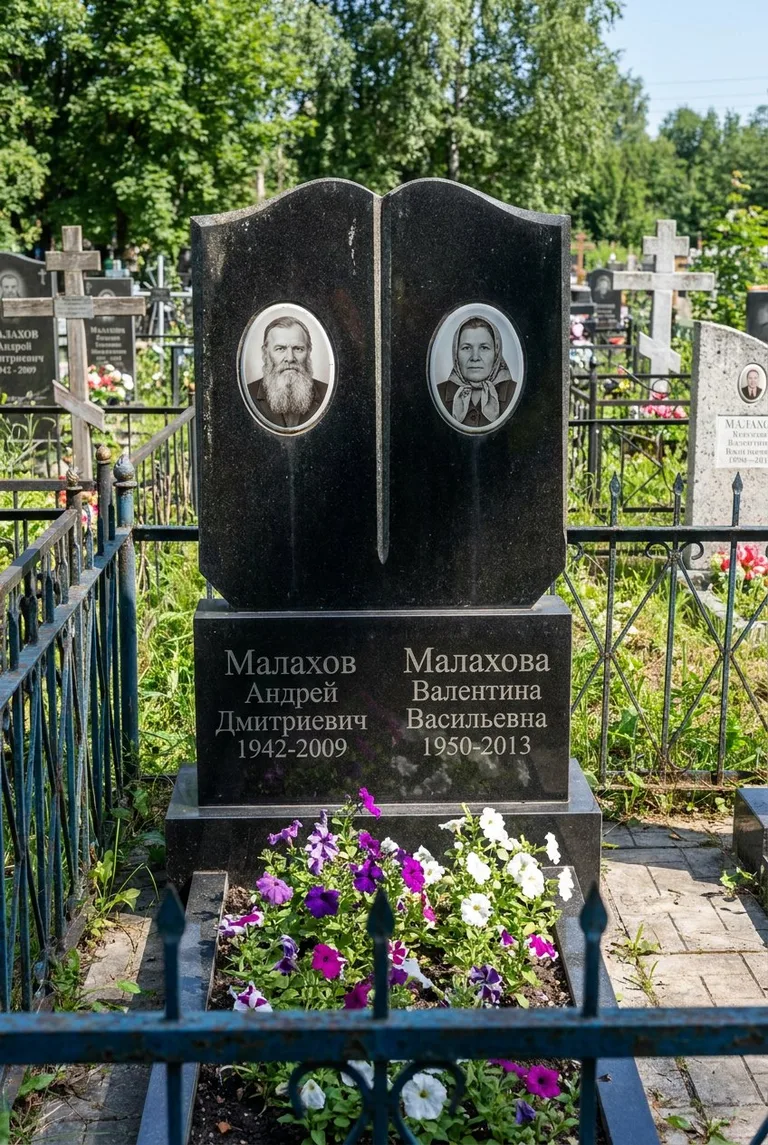 Аллея на Николо-Архангельском кладбище