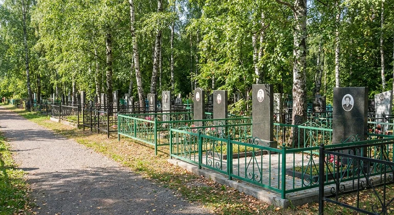 Памятники на Преображенском кладбище в Челябинске