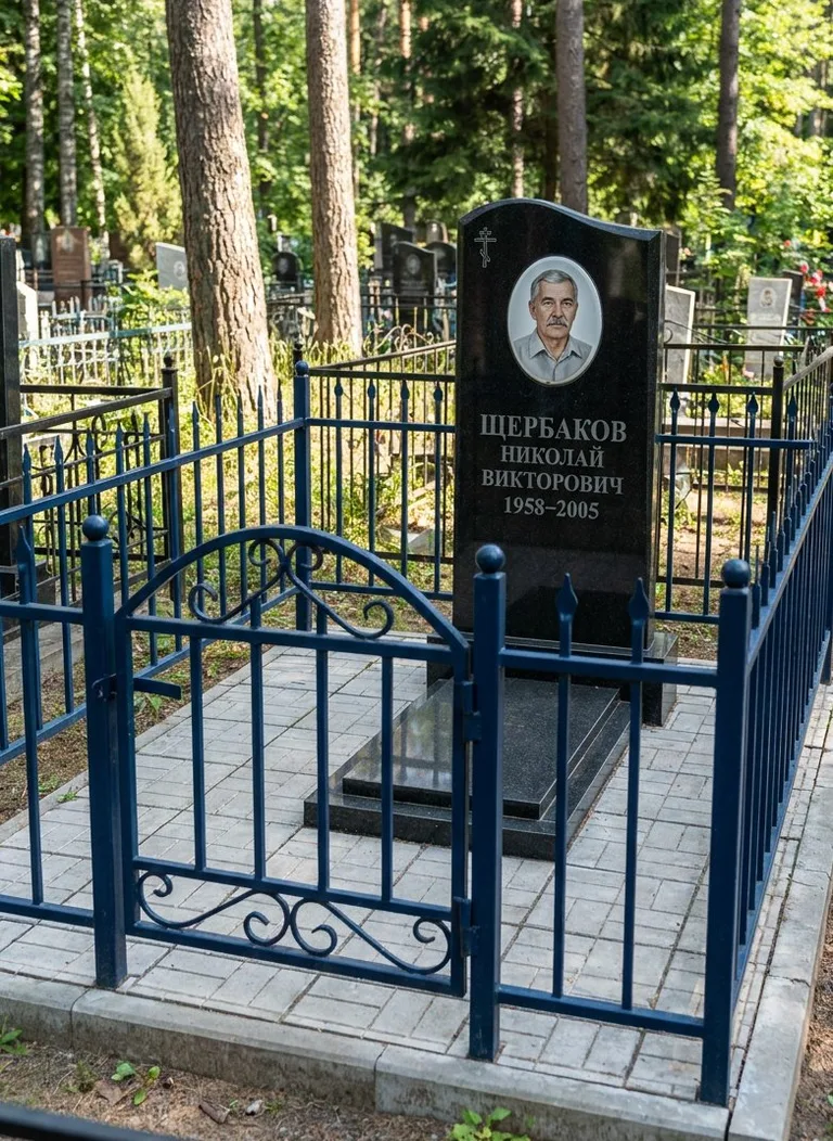 Дорожка на Старом кладбище в Южно-Сахалинске