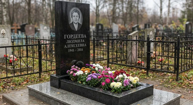 Памятник с цветником, Памятники мастерской «Мастер Каменев» на кладбищах Новосибирска