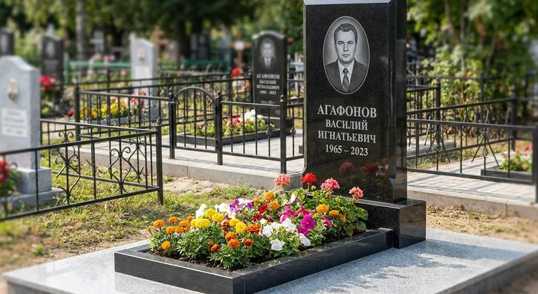 Памятник с цветником, Памятники мастерской «Мастер Каменев» на кладбищах Новосибирска