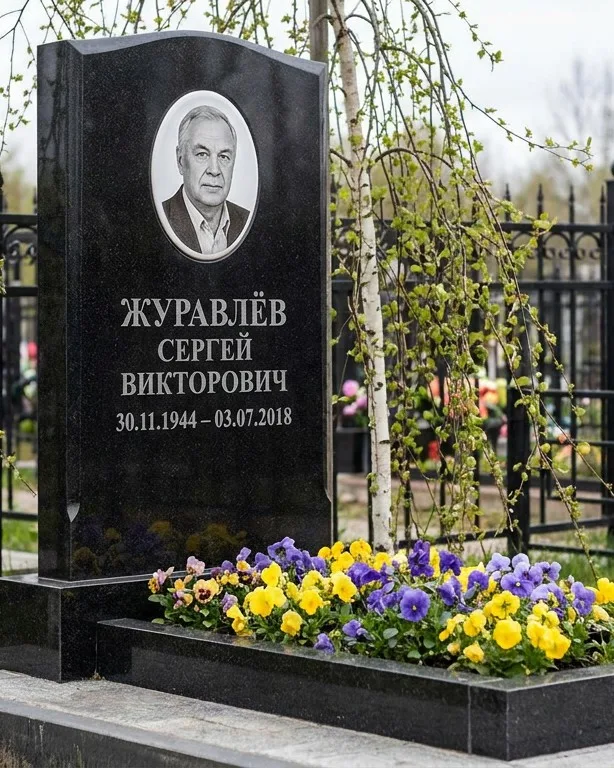 Вертикальный памятник под ключ с православным крестом в Норильске