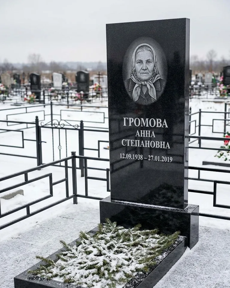 Простой вертикальный памятник под ключ зимой в Норильске