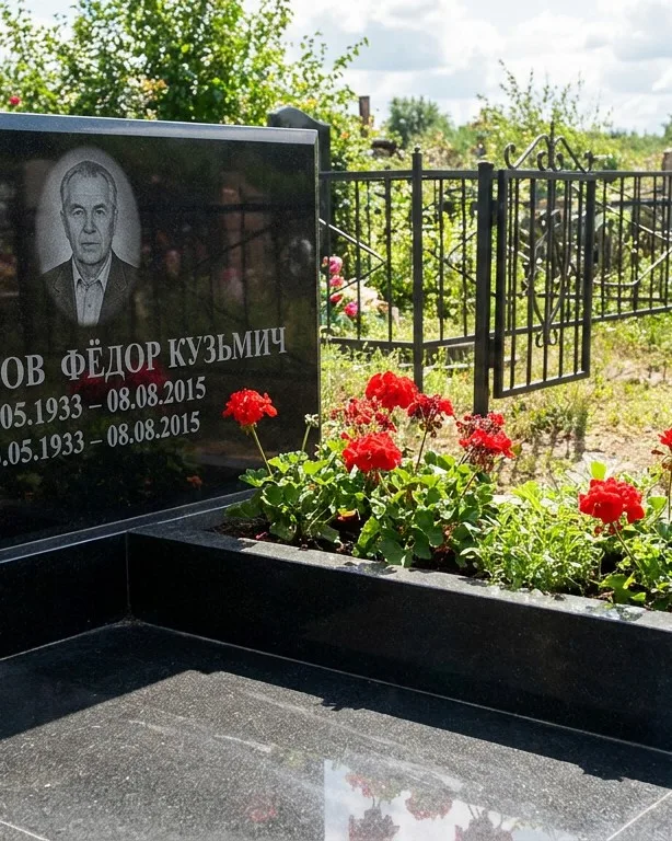 Двойной памятник под ключ с крестом в Норильске