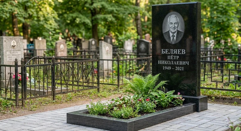 Памятник под ключ в Норильске — гранитная стела с цветником и благоустройством, установлен под ключ