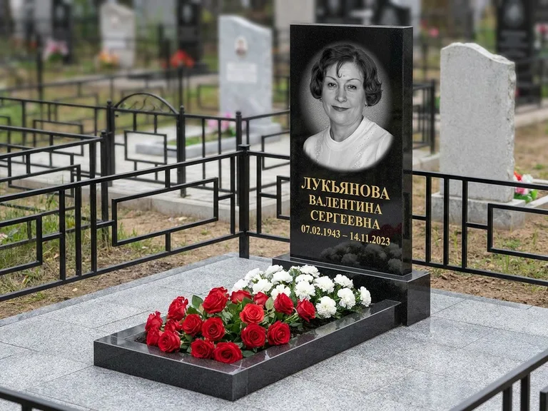 Портрет на памятнике в Норильске — Ч/б портрет → гравировка на стандартном комплексе
