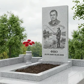 Гранитный памятник рыбаку в форме скалы с речным сюжетом