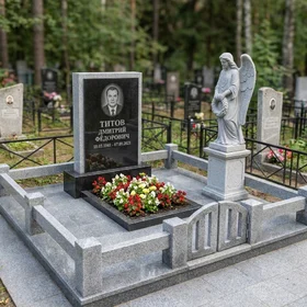 Памятник с ангелом из комбинированного гранита