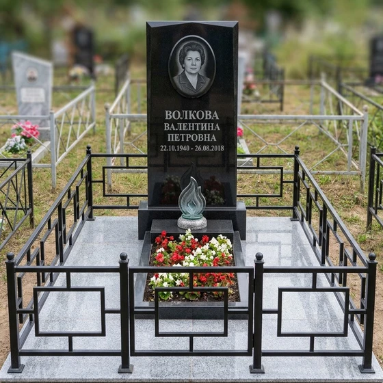Памятник с портретом на стекле