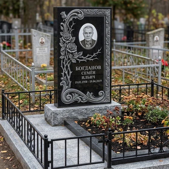 Памятник с ветвью и резьбой из чёрного гранита