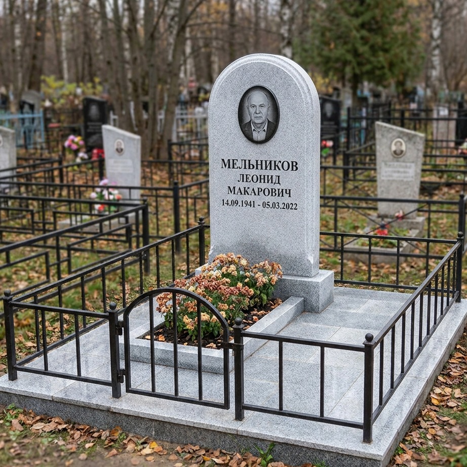 Пример дизайна: Классический памятник из серого гранита с полукруглым верхом — фото и цена
