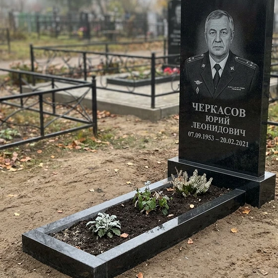 Памятник полицейскому — классическая стела