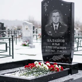Памятник ветерану МВД с крестом