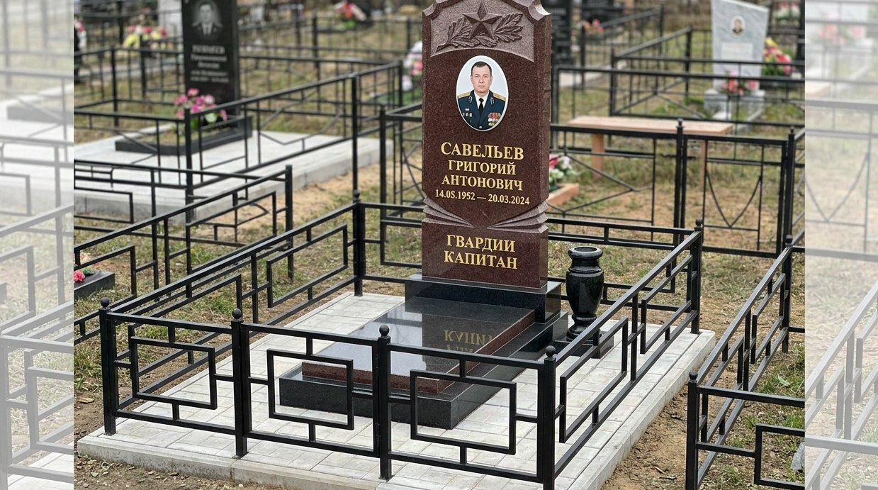 Пример дизайна: Комбинированный памятник военному с лавровым венком — фото и цена
