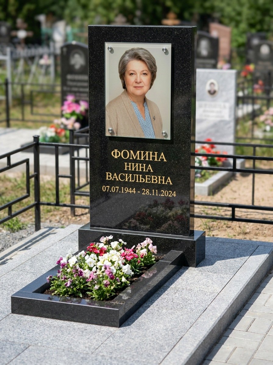 Портрет на памятнике в Норильске — Цветной портрет, вплавленный в стекло, на чёрном граните