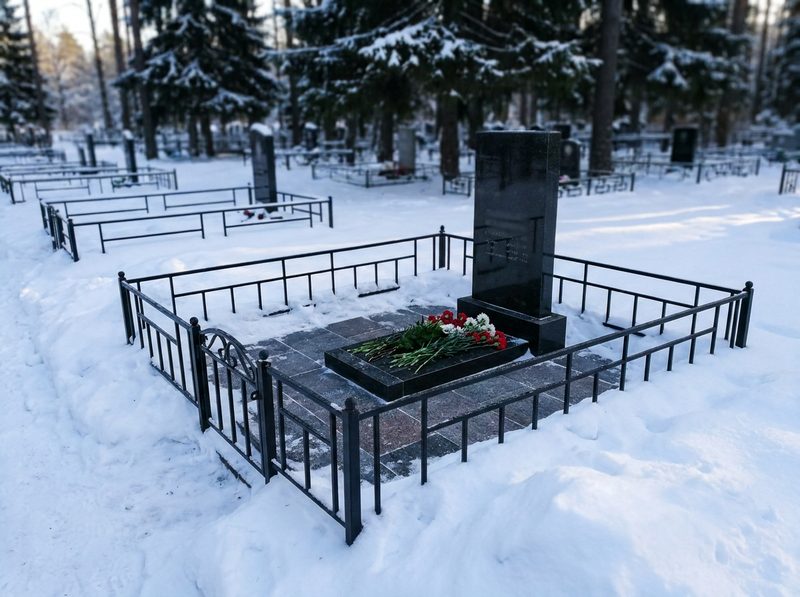 Уборка могилы в Норильске — пример 3